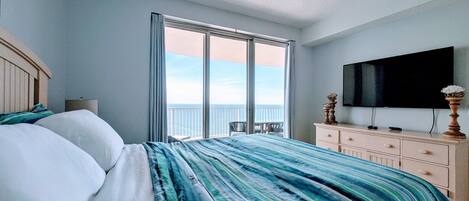 Master bedroom... Imagine waking up to these views...