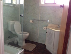 Bathroom & toilet