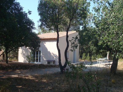 Independent small house in Jouques, a typical "provençal" village