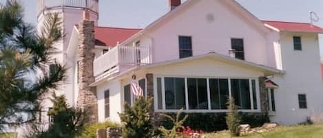 Sunnyside Tower an award-winning vacation home on Catawba Island / Port Clinton