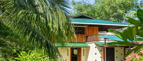 Tropical Osa Beach House in Cabo Matapalo