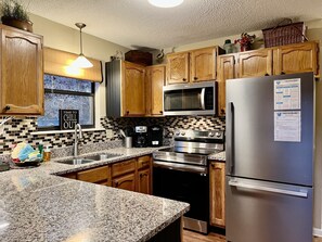 Fully updated kitchen with new appliances (2023) loaded with everything you need