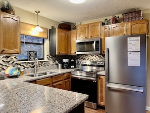 Fully updated kitchen with new appliances (2023) loaded with everything you need