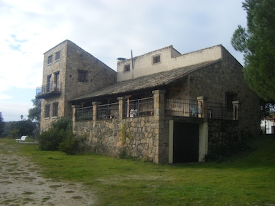 Magnifica casa de campo con piscinaa 35 km de Madrid