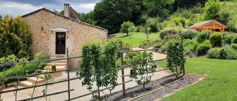 Entrée de la bergerie, grande maison
