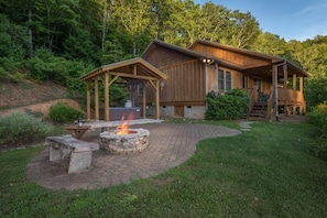 Sunset Ridge Cabin - view 1