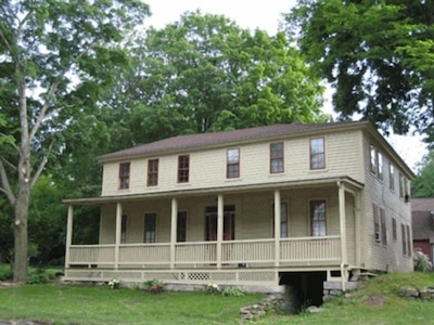 Historic 1790 Stagecoach Inn