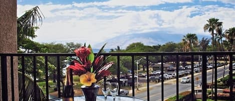 Enjoy relaxing sunset cocktails and evening dining on our ocean corner lanai.