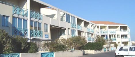 Les Flots Bleus apartment building