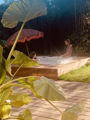 Bain à remous extérieur