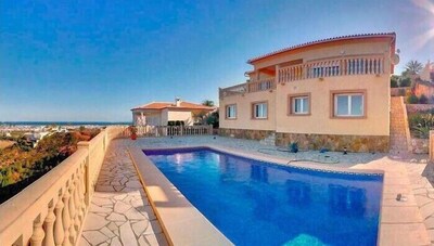 Modern dream villa with fantastic panoramic views of the Bay of Denia
