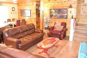 Make yourselves comfortable in this traditional cabin-style living room.