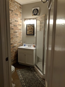 Portage Lion!  Renovated Studio Apartment-Close to Notre Dame