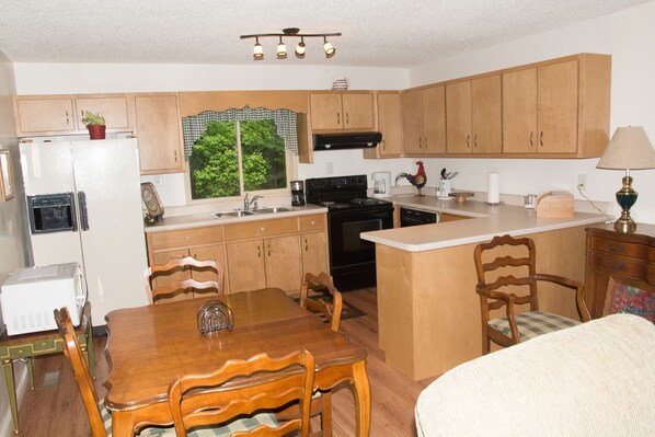 Full kitchen area with dishwasher.