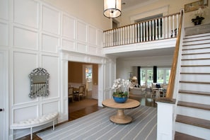 Front Entry / Foyer