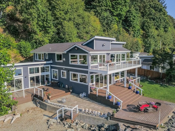 taken at low tide, high tide the water comes all the way up to edge of deck