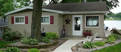 Approaching the Nut House from the driveway