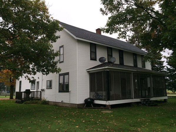 Screened in porch