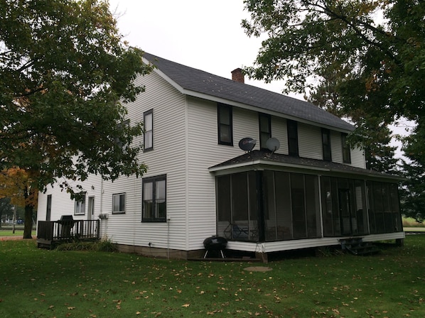 Screened in porch