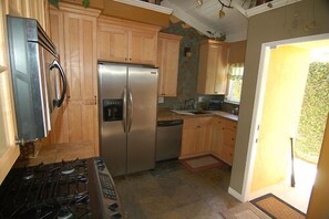 kitchen with dishwater, reverse osmosis drinking water, washer and dryer 