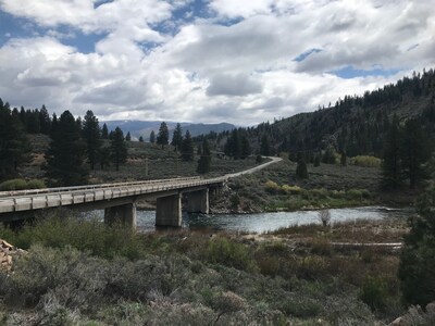 Hirschdale Hideaway property stretches right to the Truckee River.