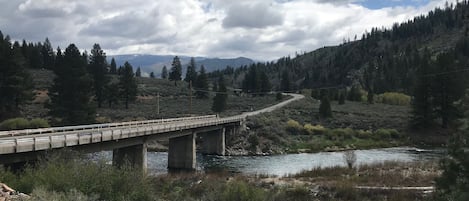 Hirschdale Hideaway property stretches right to the Truckee River.