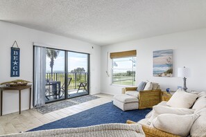 Second Living Area w/Ocean View