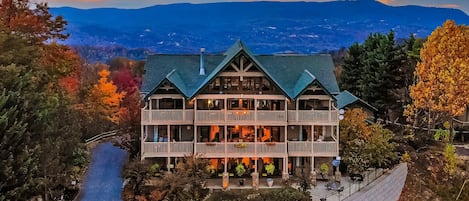 Tanasi Lodge at dusk.