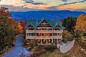 Tanasi Lodge at dusk.