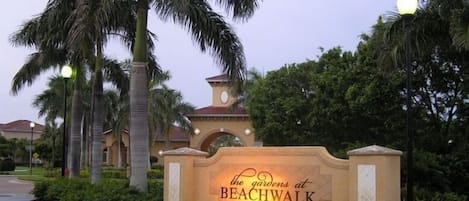 Main Entrance to Gardens at Beachwalk