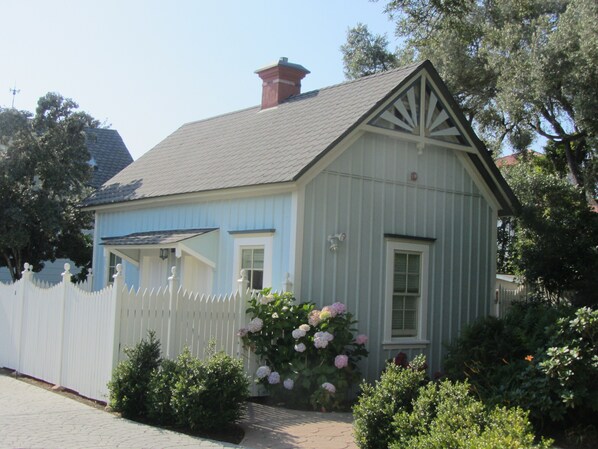 Historic garden cottage (sorry...despite chimney, there is NOT a fireplace) :-(