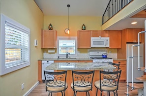 Plenty of light with dishwasher, gas stove and refridgerator