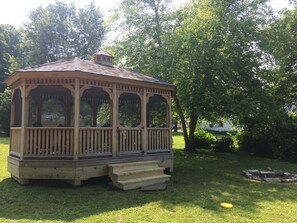 screened gazebo (new 2015)