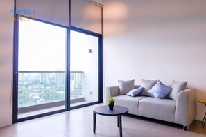 KL #51 Luxurious Designer Loft 1min LRT