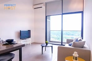 KL #51 Luxurious Designer Loft 1min LRT
