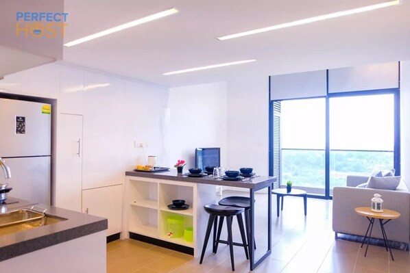 KL #51 Luxurious Designer Loft 1min LRT