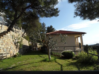 Haus mit Garten an der italienischen Riviera in der Nähe der Französisch Riviera