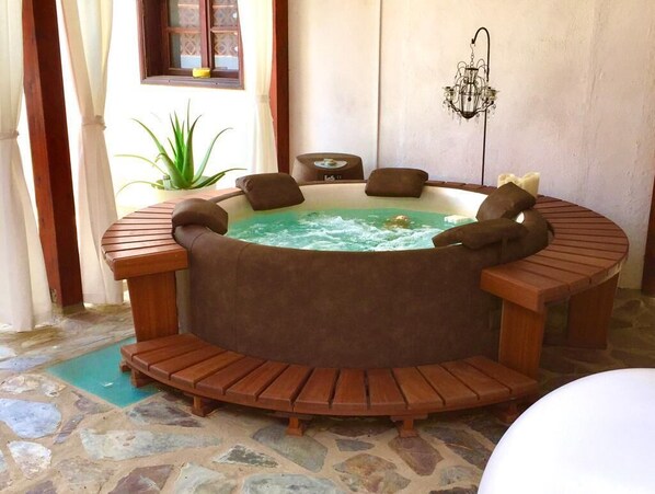 Indoor spa tub