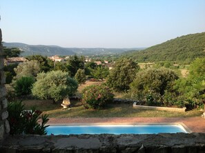 Vue sur la vallée depuis la terrasse de l'étage principal