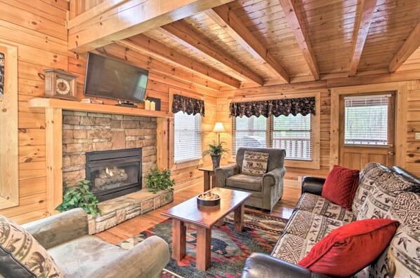 Pigeon Forge Vacation Rental | 1BR | 1.5BA | Stairs Required | 1,000 Sq Ft