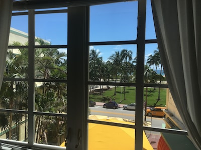 Ocean view, luxury apartment by the ocean 