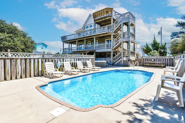 Rear Exterior of Pelican Pointe