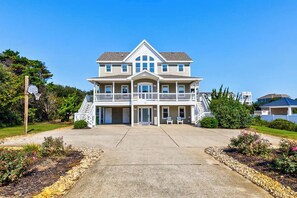 Front Exterior of Pelican Pointe