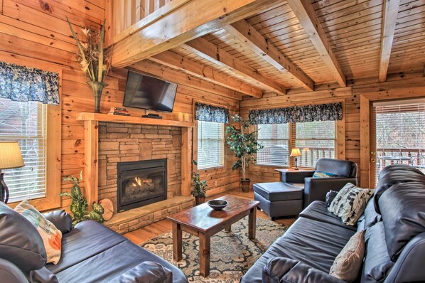 Pigeon Forge Vacation Rental | 1BR | 1.5BA | 1,000 Sq Ft | Stairs Required