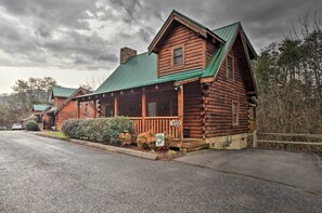 House Exterior | Driveway Parking (1 Vehicle)