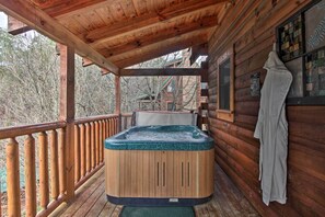 Private Deck w/ Hot Tub