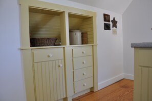 Kitchen storage