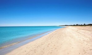 Across the road and down the footpath this it what you'll find Endless views of Geographe Bay