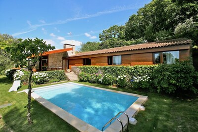 Landhaus mit Garten und Pool in der Nähe von Caminha