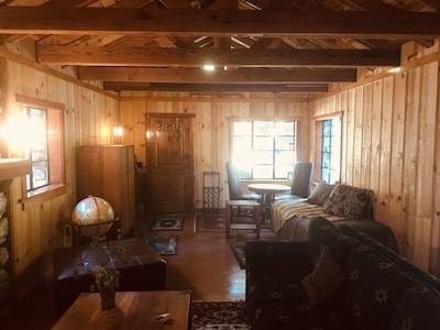 Cabin 22  Jacks Cabin at Historic SnowCrest Lodge 1 king bedroom, queen bed L/R 